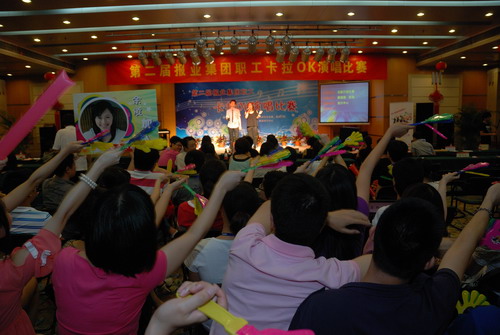 熱情的發(fā)行啦啦隊(duì).jpg 熱情的發(fā)行啦啦隊(duì).jpg